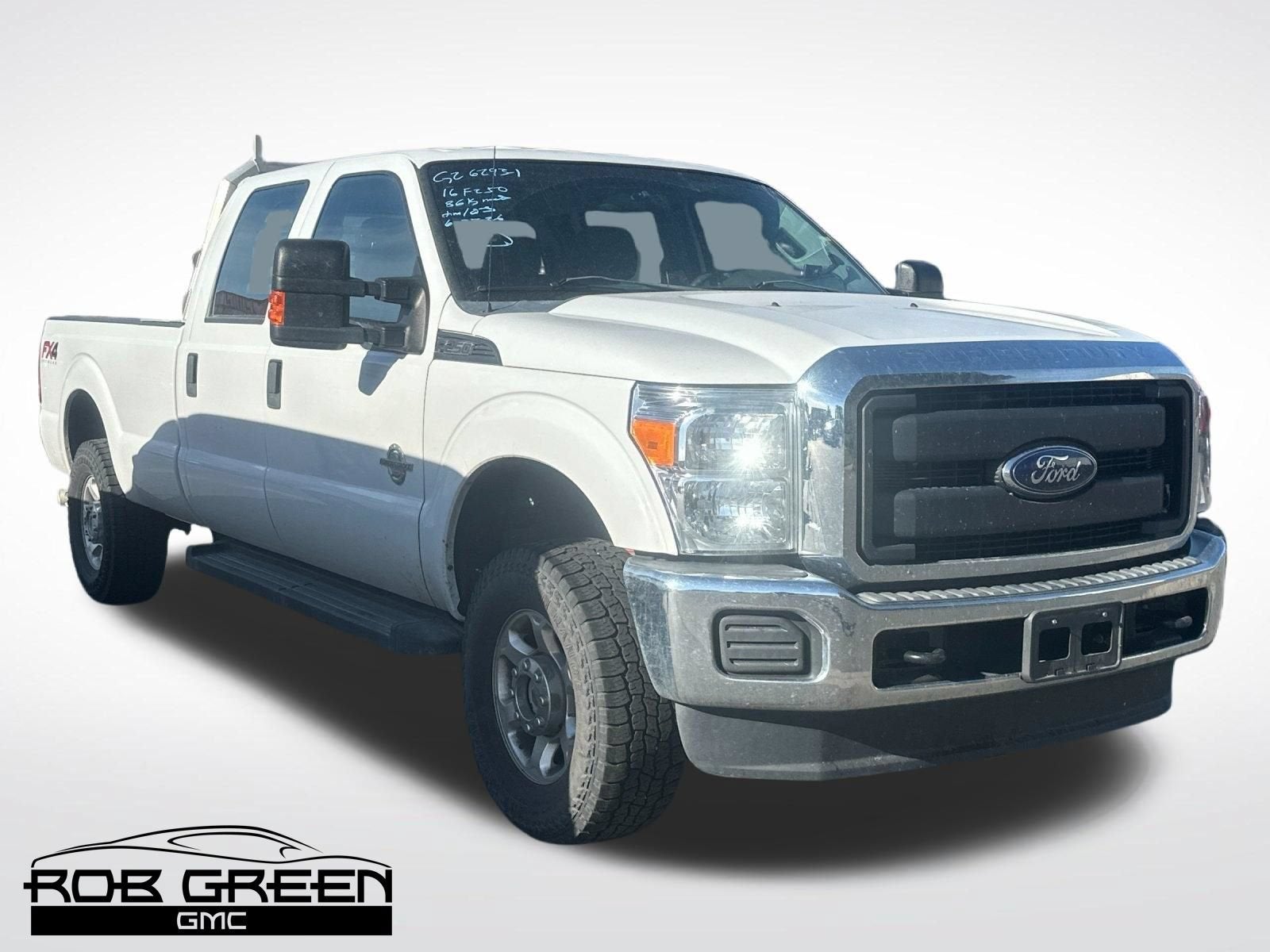 2016 Ford Super Duty F-250 SRW Lariat in White — front three-quarter view