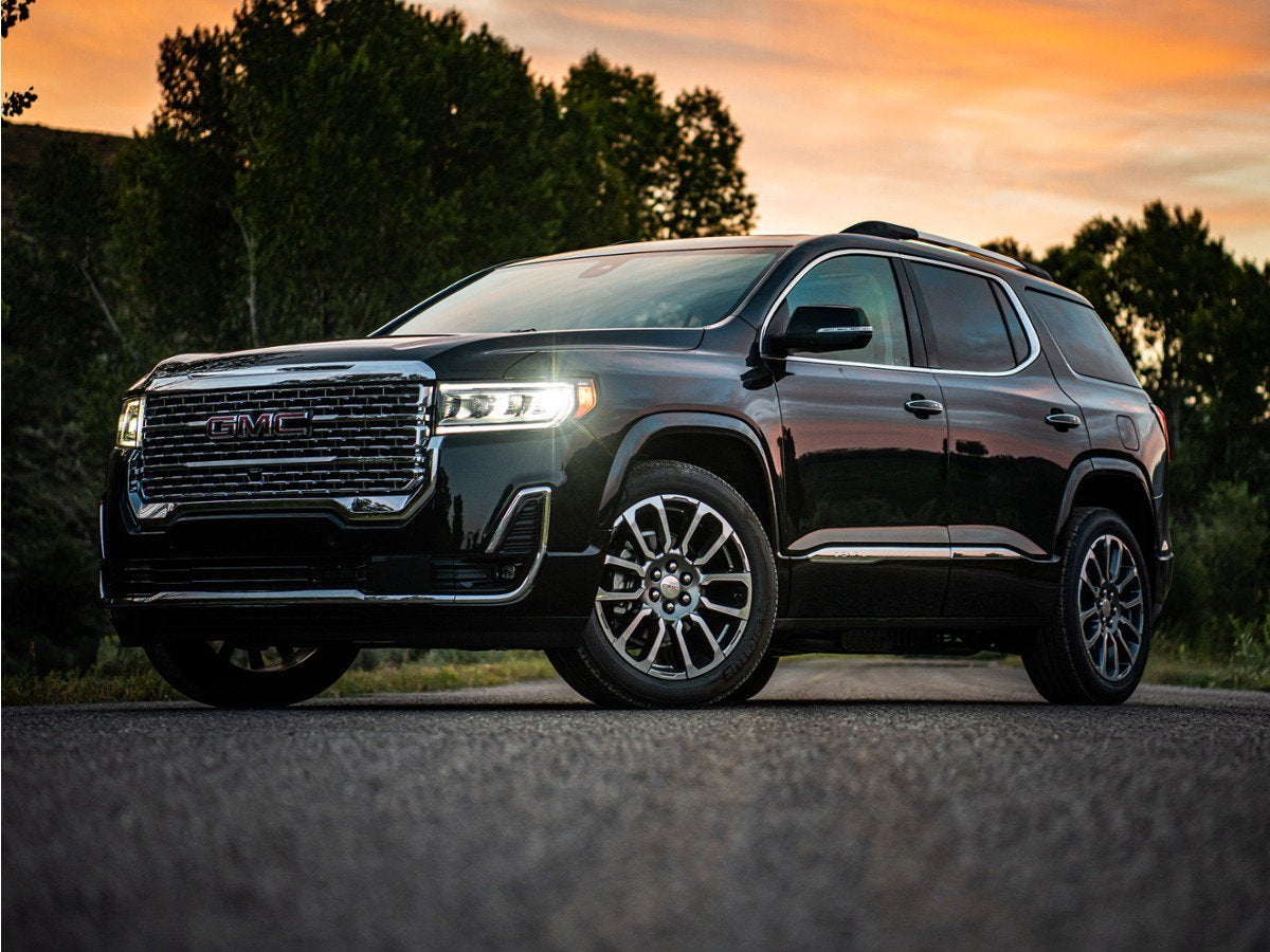 2023 GMC Acadia Denali in White Frost Tricoat — front three-quarter view